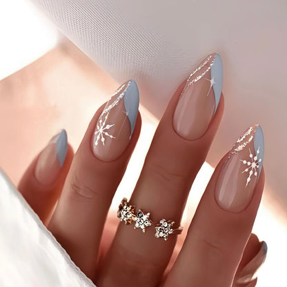 Kunstvolle Nagelverschönerung mit Schneeflocken-Akzenten Brehn