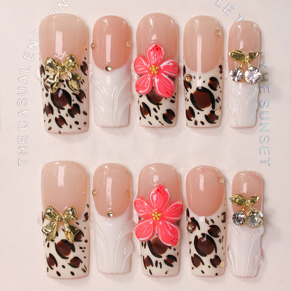 Kunstnagelset mit eleganten Leoparden- und Blumenverzierungen Brehn