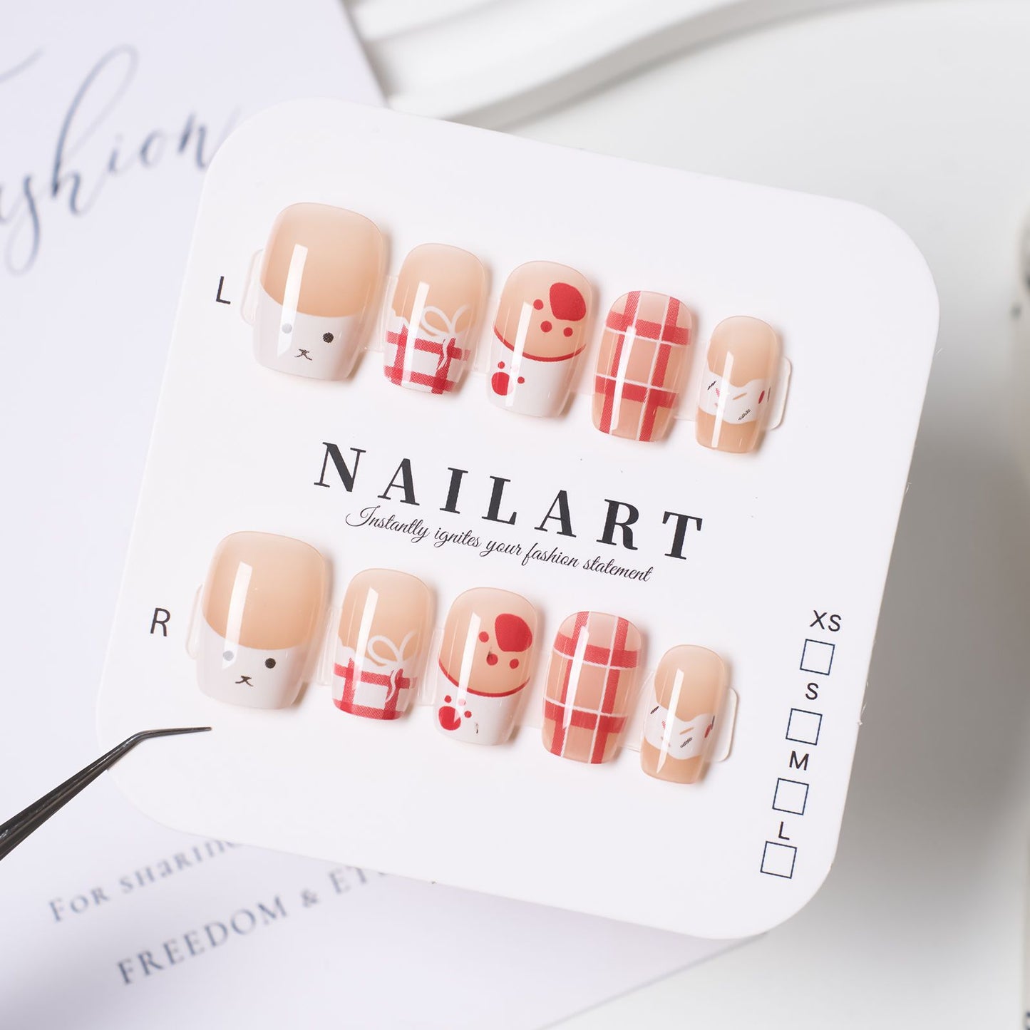 Niedliches, von Charakteren inspiriertes Press-On-Nagelset Brehn