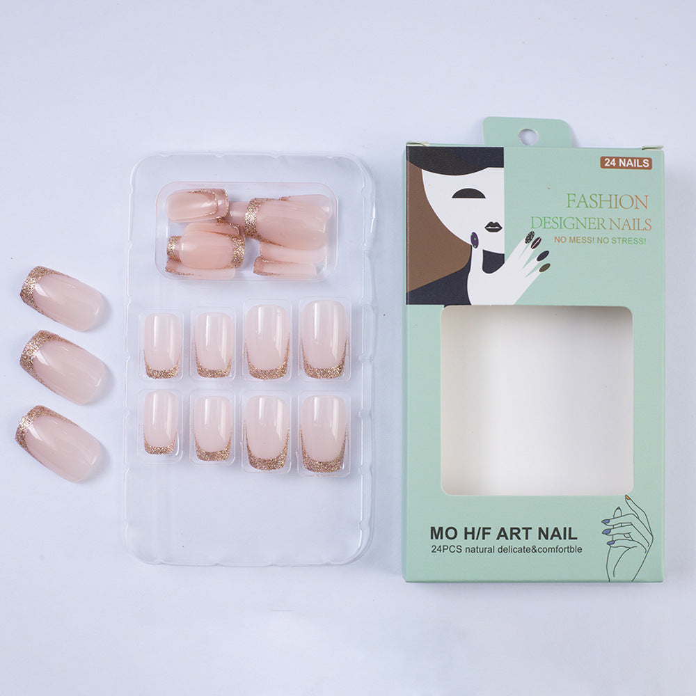 Glamouröse Kunstnägel mit Glitzer-French-Spitze Brehn