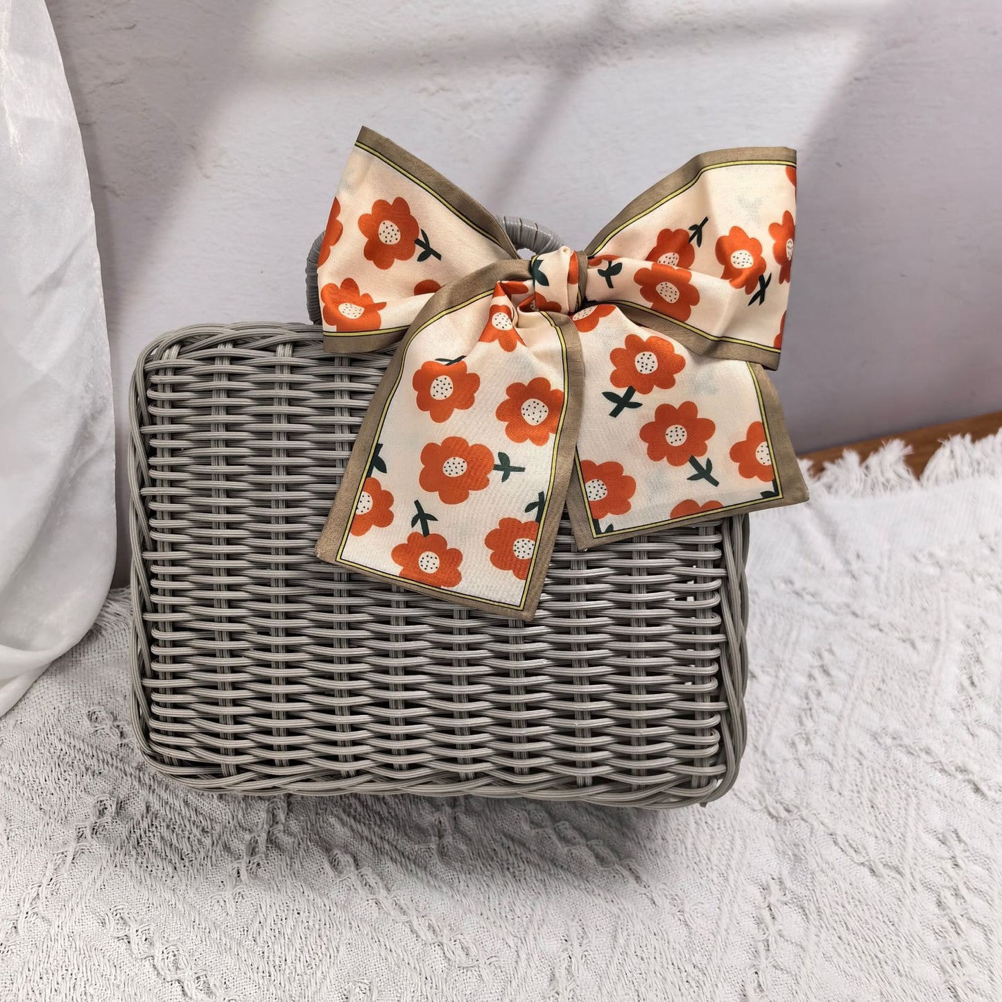 Damen eleganter Handtasche aus geflochtenem Material Brehn