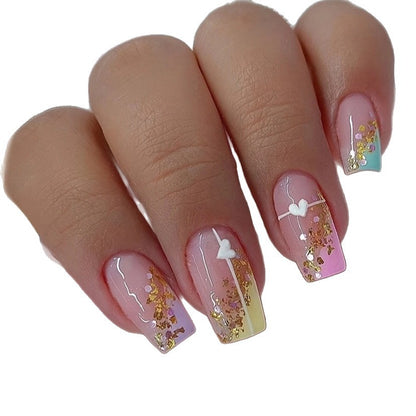 Herz-verzierte Nagelkunst-Design Brehn