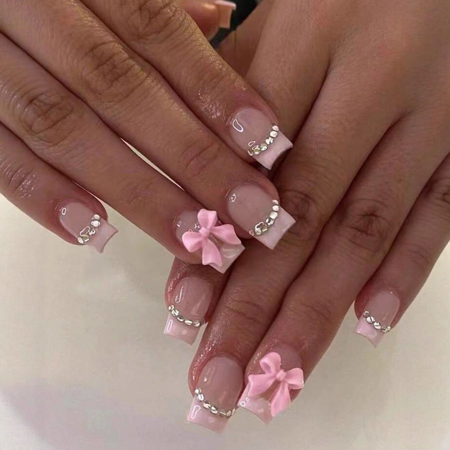 Kunstnagelset mit Verzierung Brehn