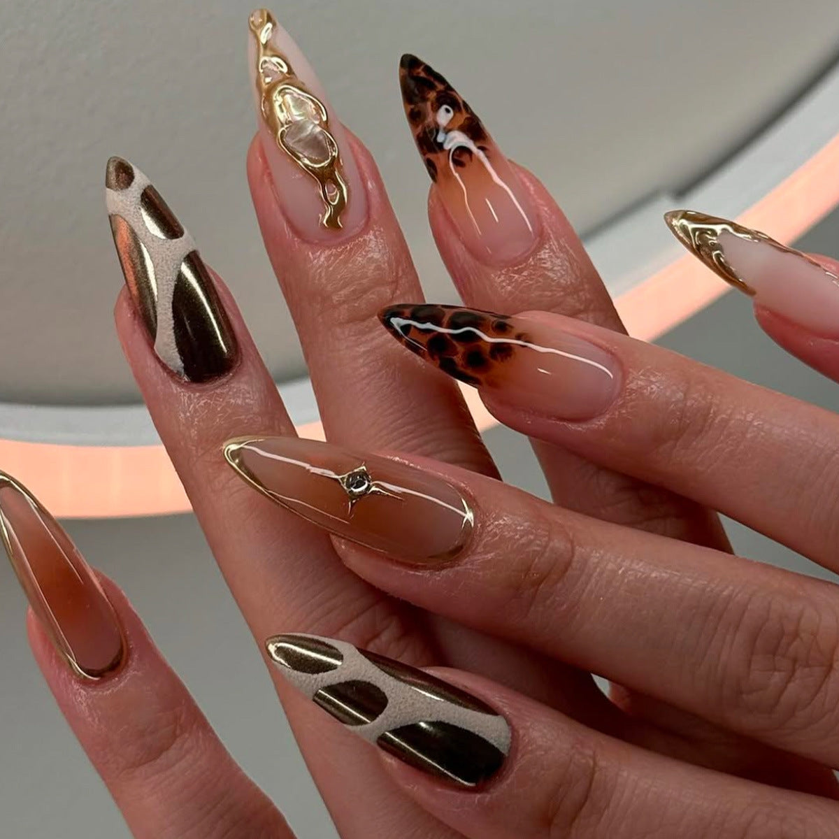 Premium Stiletto-Nagelverlängerungen mit künstlerischem Design Brehn