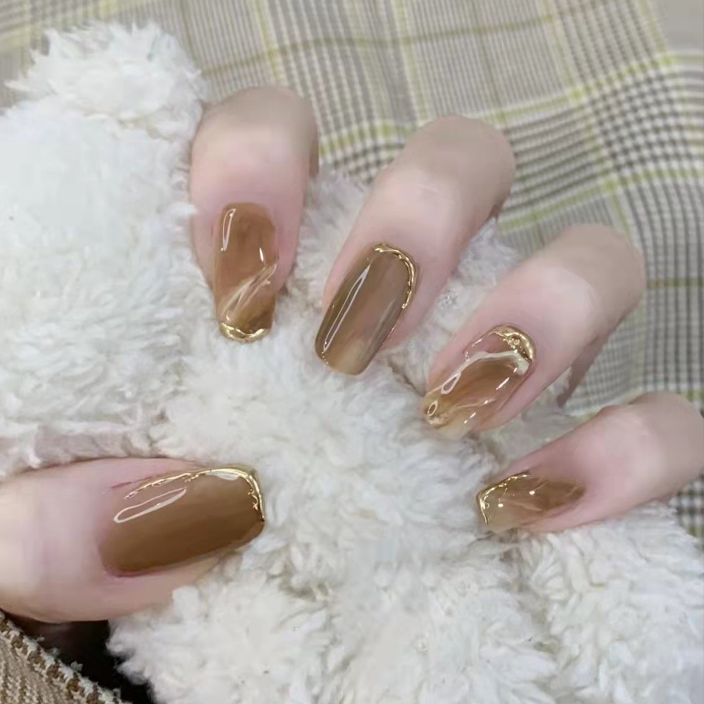 Kunstfingernägel mit Stilvollem Herz- und Ombre-Design Brehn