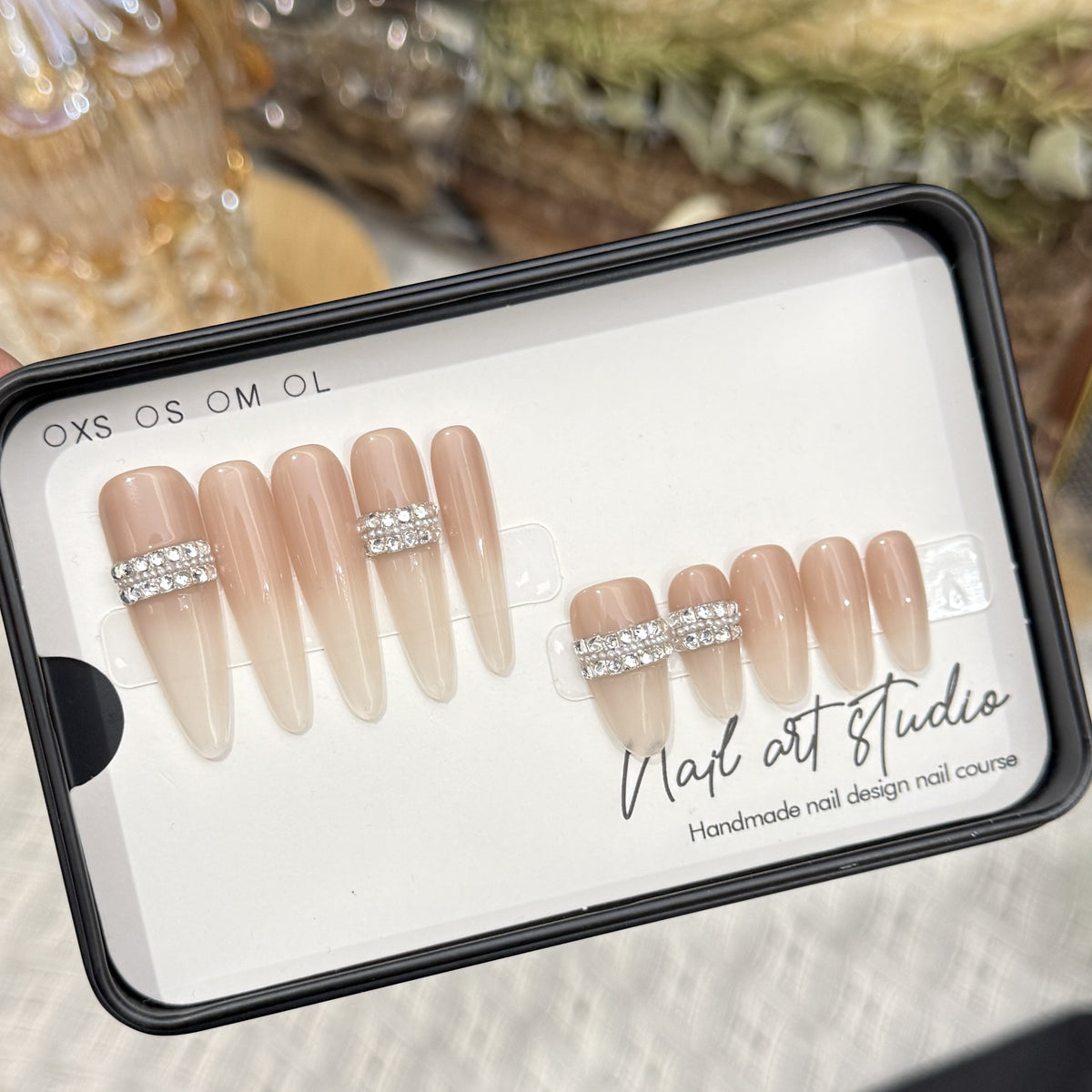 Stiletto Nagelkunst Tipps mit Strassakzenten Brehn