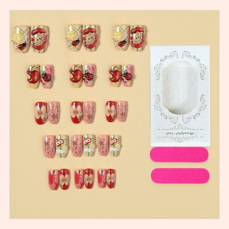 Kreatives Kunstnagelset mit verspielten Motiven und Glitzerakzenten Brehn