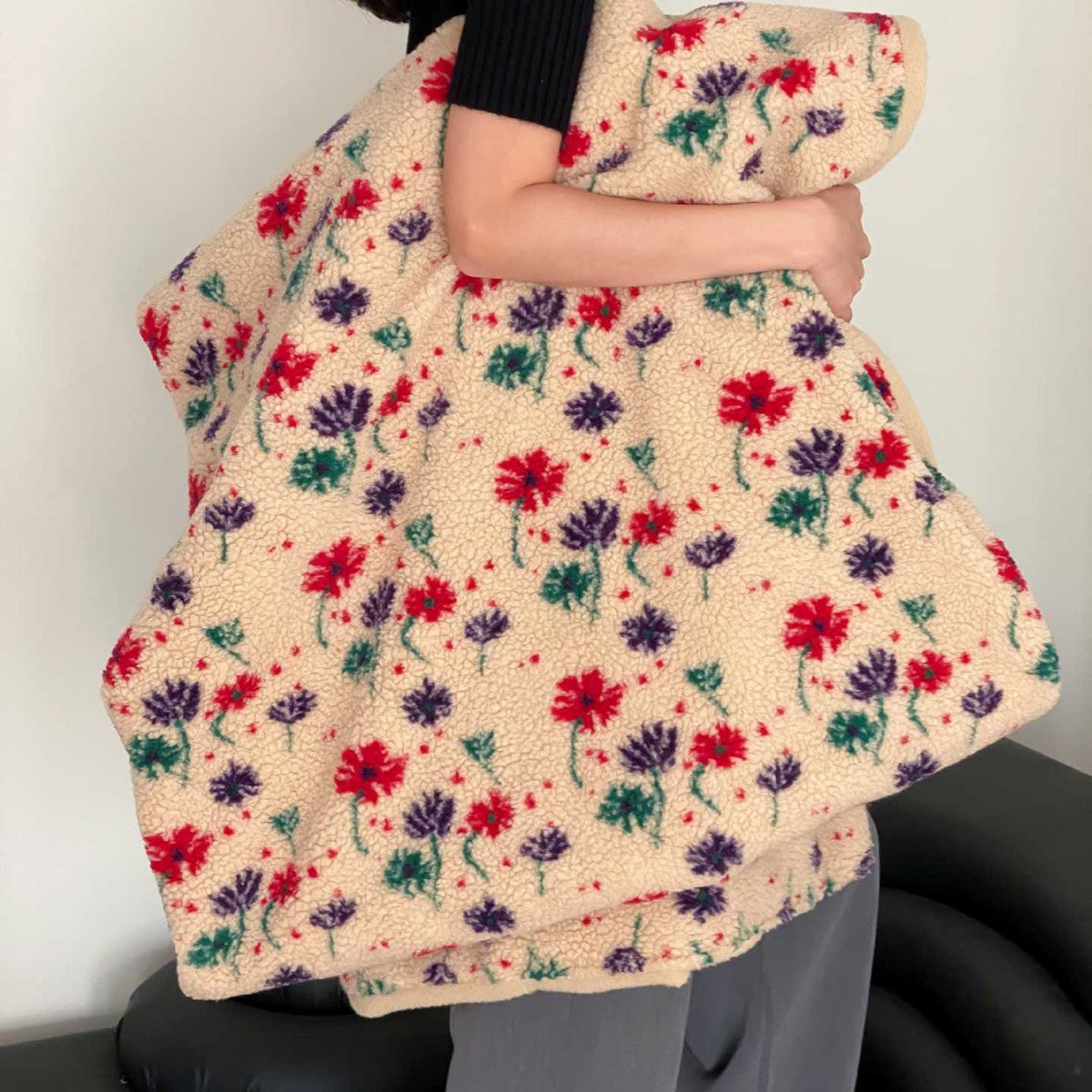 Plüsch Sherpa Wurfdecke mit retro floralem Bouclé-Textur