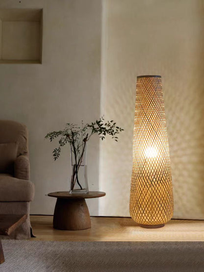 Künstlerische Rattan-Stehlampe