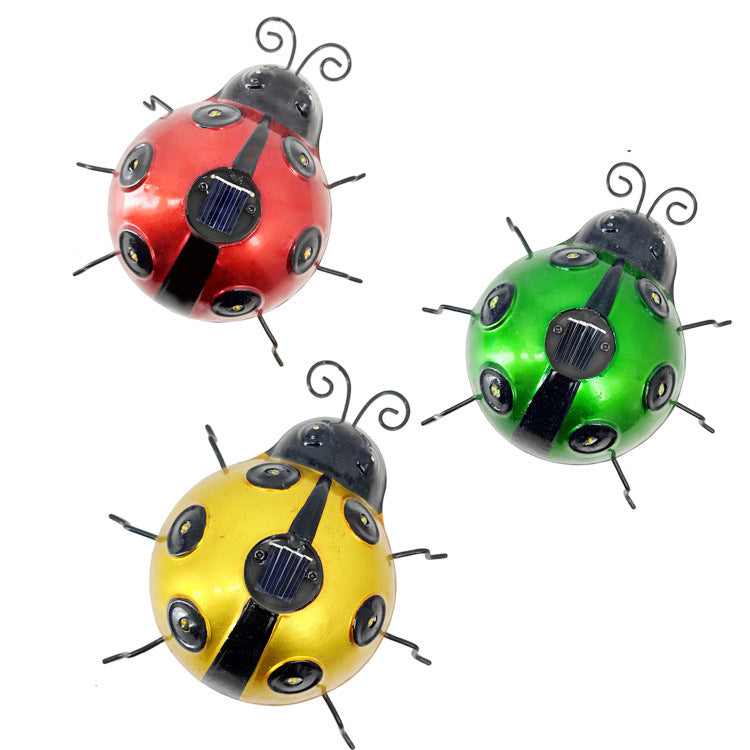 Dekorative solarbetriebene Metall-Marienkäfer-Gartenlichter mit warmen LED-Akzenten Brehn