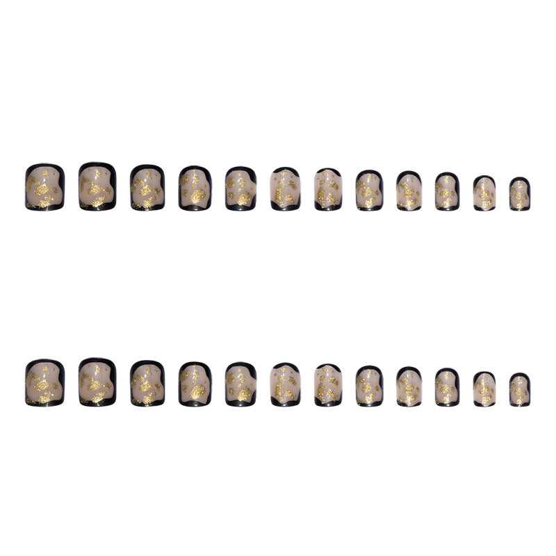 Kunstnagelset mit filigranen Goldakzenten und elegantem Finish Brehn