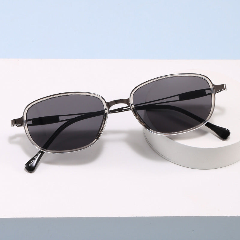Modische Sonnenbrille mit Quadratischem Rahmen und Schmalem Metallgestell Brehn