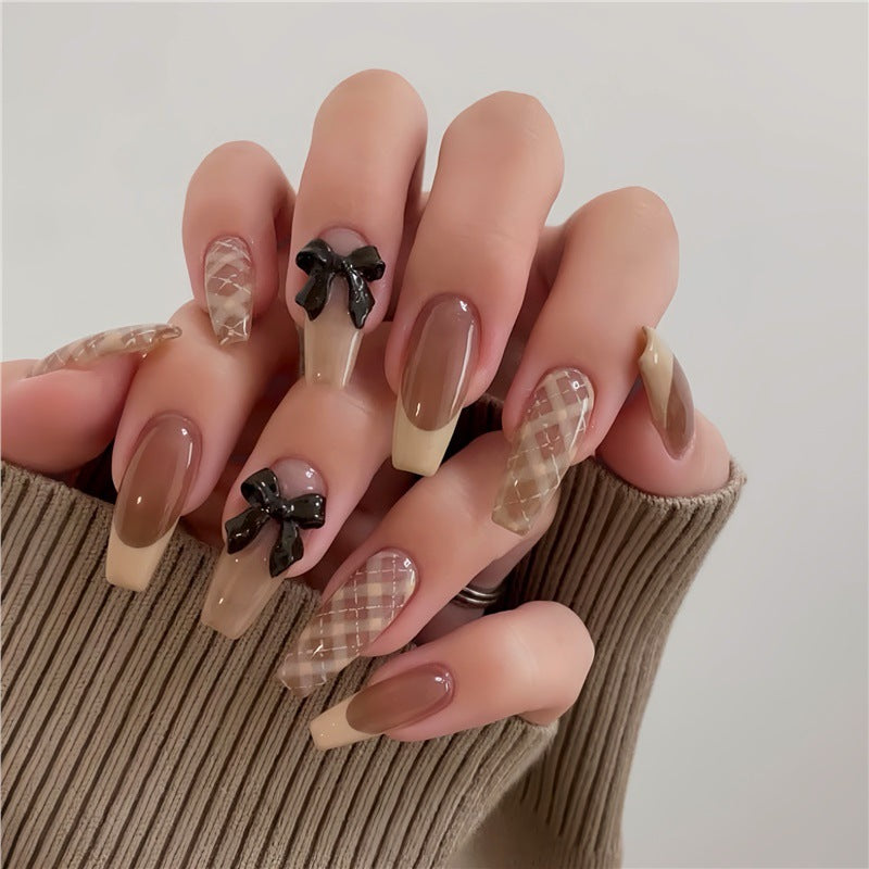 Stylisches Press-On Nagelset mit dekorativen 3D-Schleifenakzenten Brehn