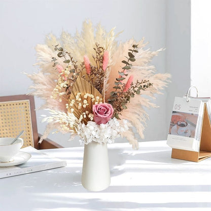 Elegante getrocknete Blumenarrangement Tischdekoration