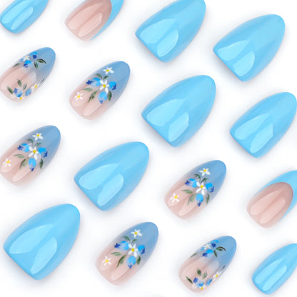 Kunstvolle Nagelkunst mit floralem Design Brehn