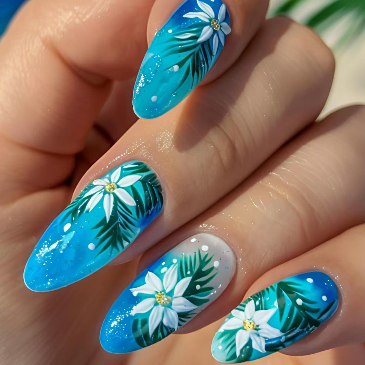 Kreative Kunstnägel mit Blühenden Blumen- und Blattdesign Brehn