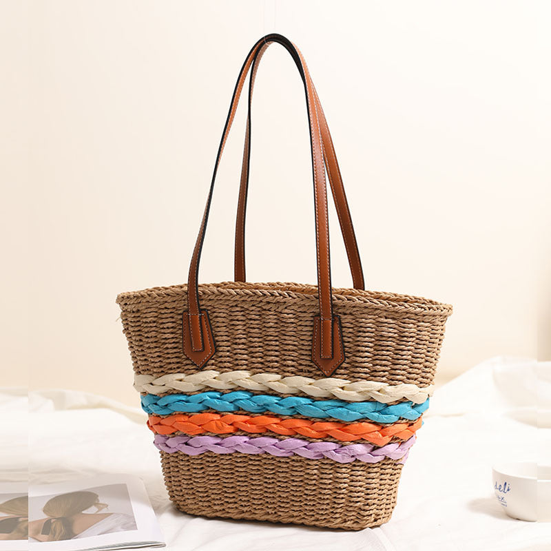Kurvenreiche Basttasche mit Farbigen Flechtakzenten Brehn
