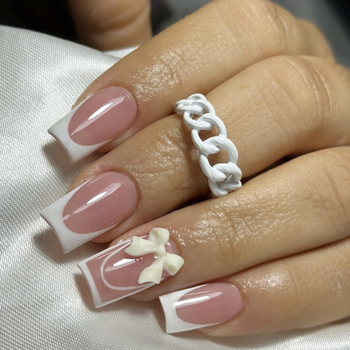 Elegante French Tip Nagelverlängerungen Brehn