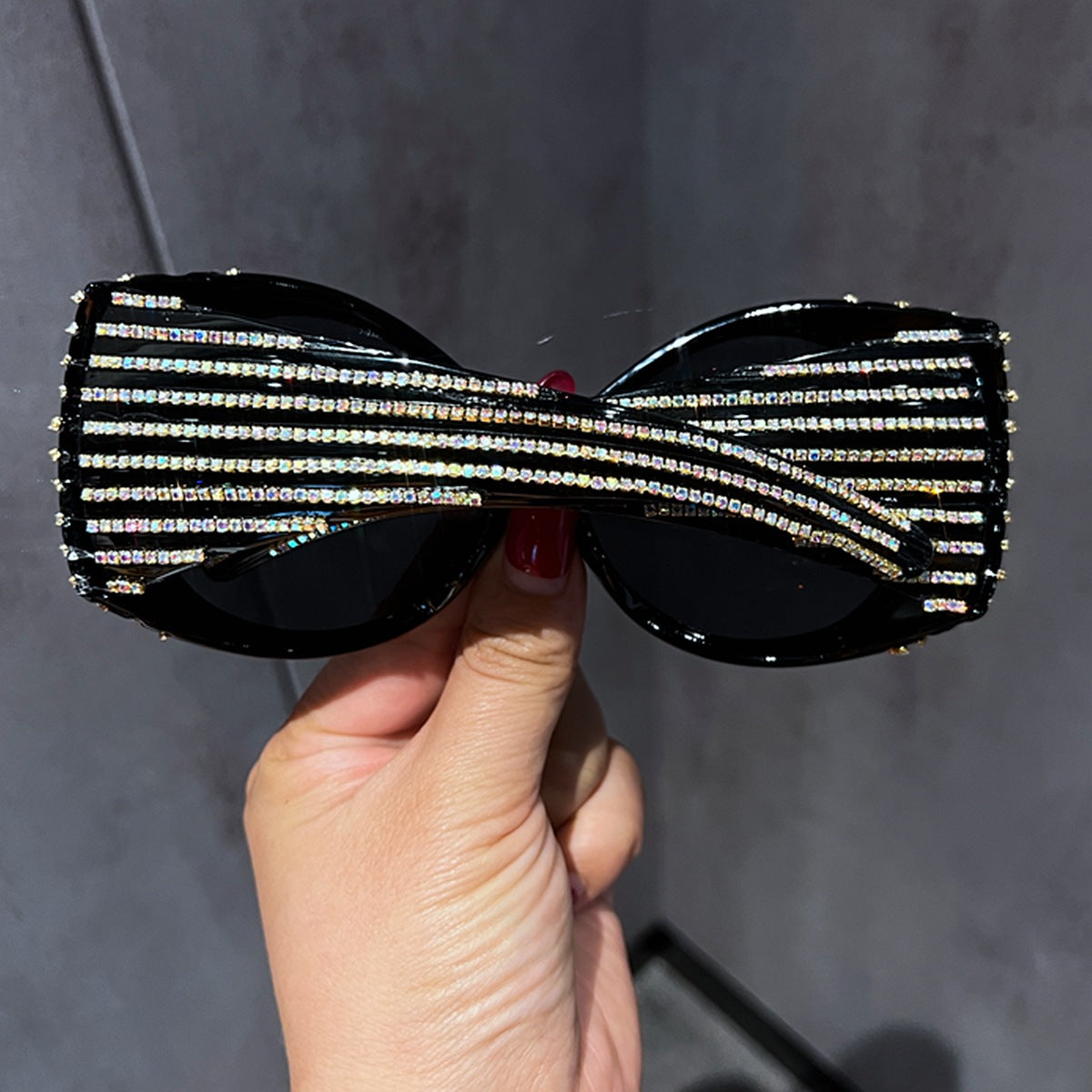 Damen Glamouröse Sonnenbrille mit funkelnden Kristallverzierungen Brehn