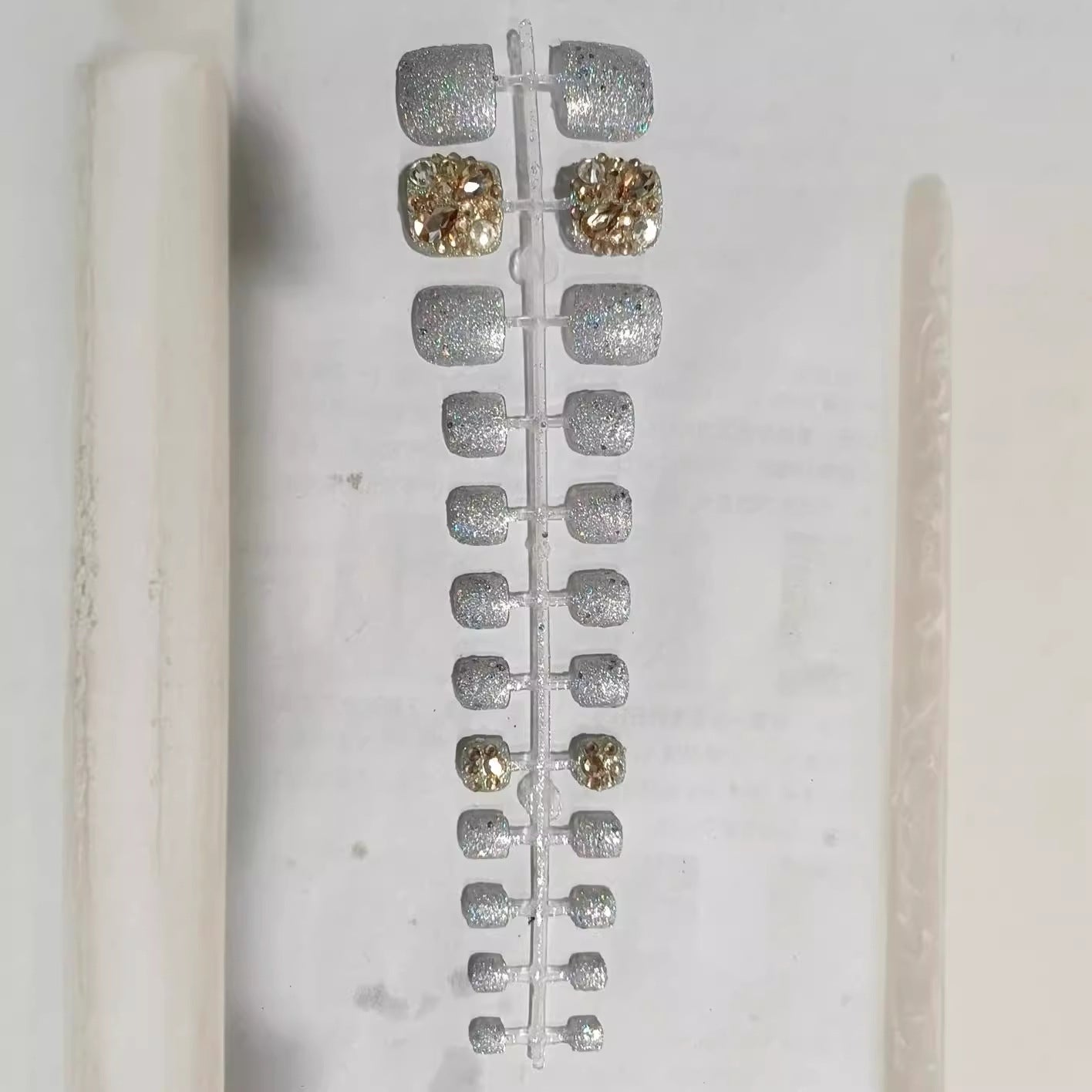 Glamouröse mit Strass verzierte Press-On Nagelset Brehn