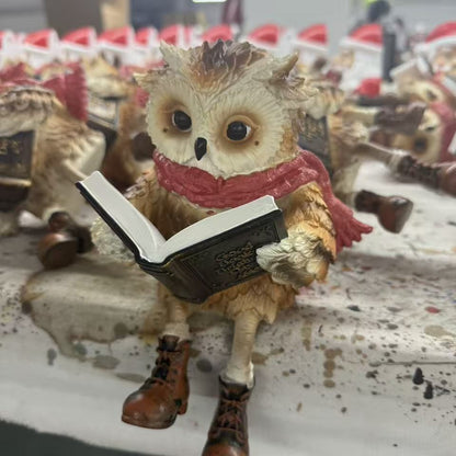 Dekorative Eule mit Buch und Schal Brehn