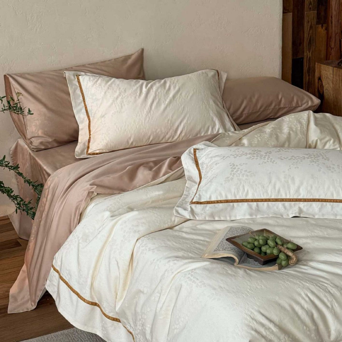 Umkehrbare Jacquard Blumen Bettwäsche Set mit kontrastierendem Paspelrand