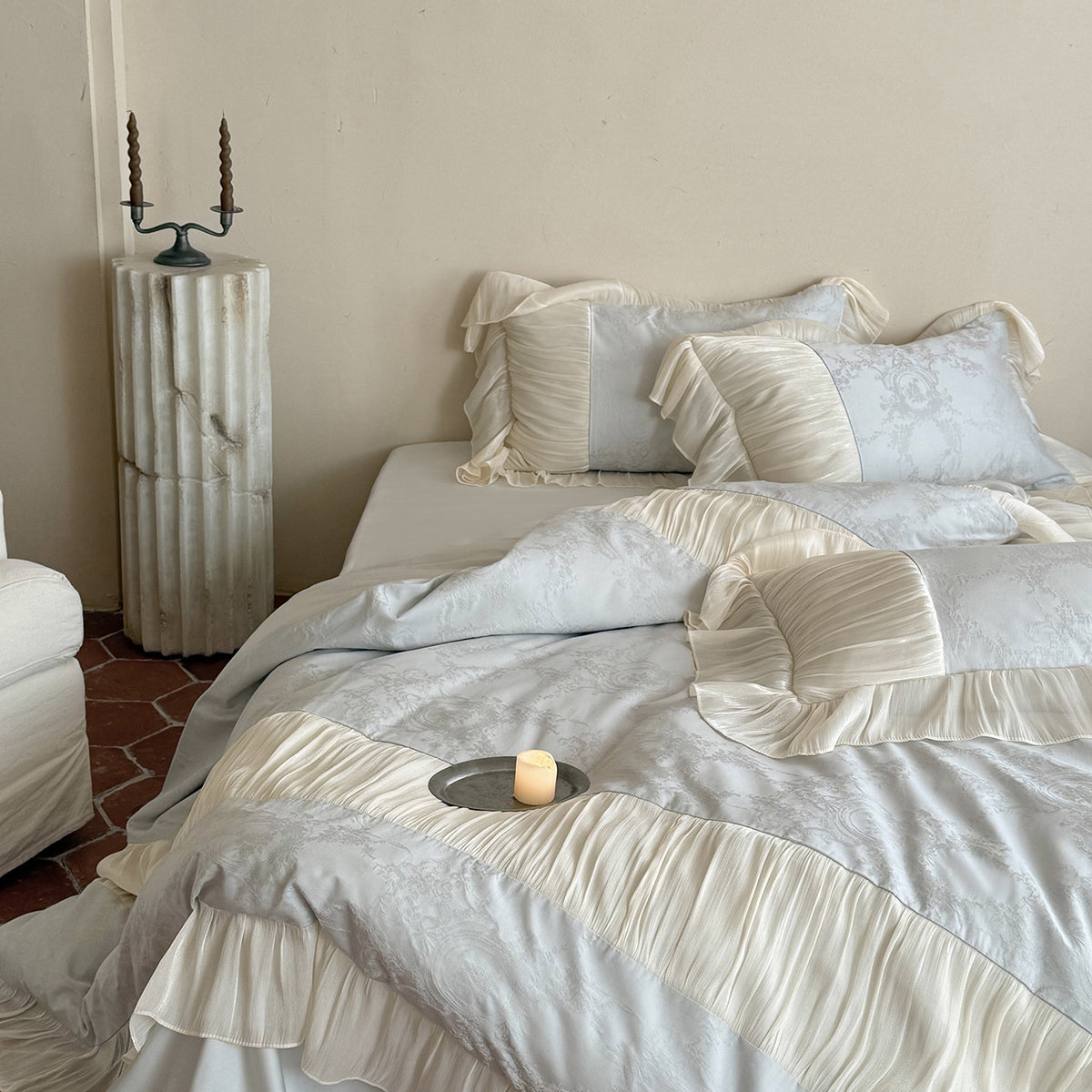 Luxuriöses Bettwäscheset mit Rüschen, Plissee und Jacquard-Satin