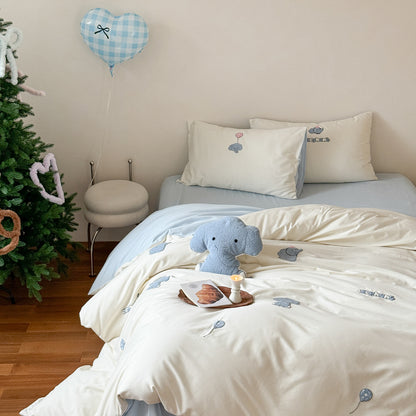 Wendbare Baumwollsatin-Bettwäschegarnitur mit aufgestickten Kuschelhund-Applikationen und extraweichem Finish