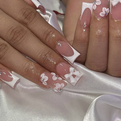 Blumenverzierte Acrylnagelverlängerungen Brehn