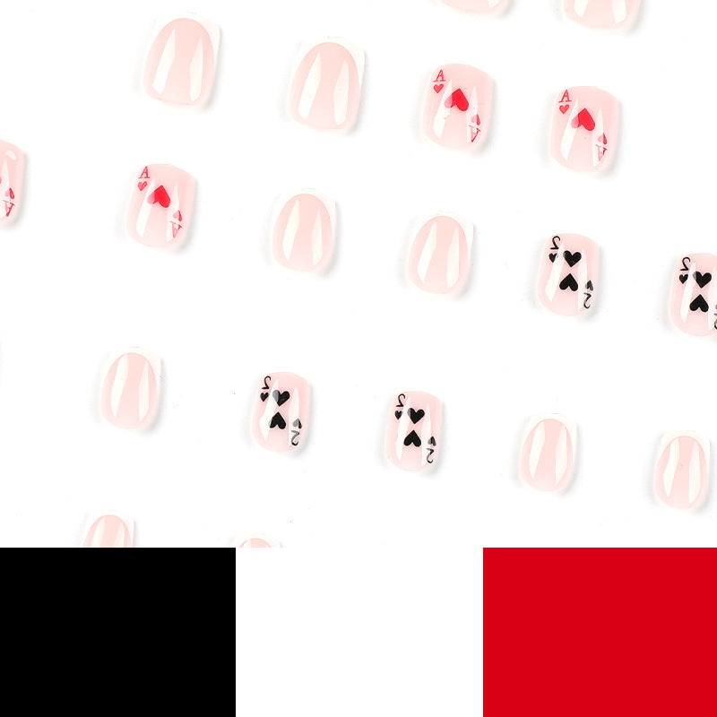 Verspielte Nagelkunst im Spielkarten-Design Brehn