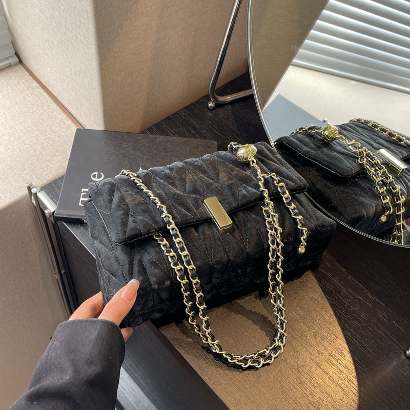 Gequiltete Handtasche mit Kettenriemen Brehn