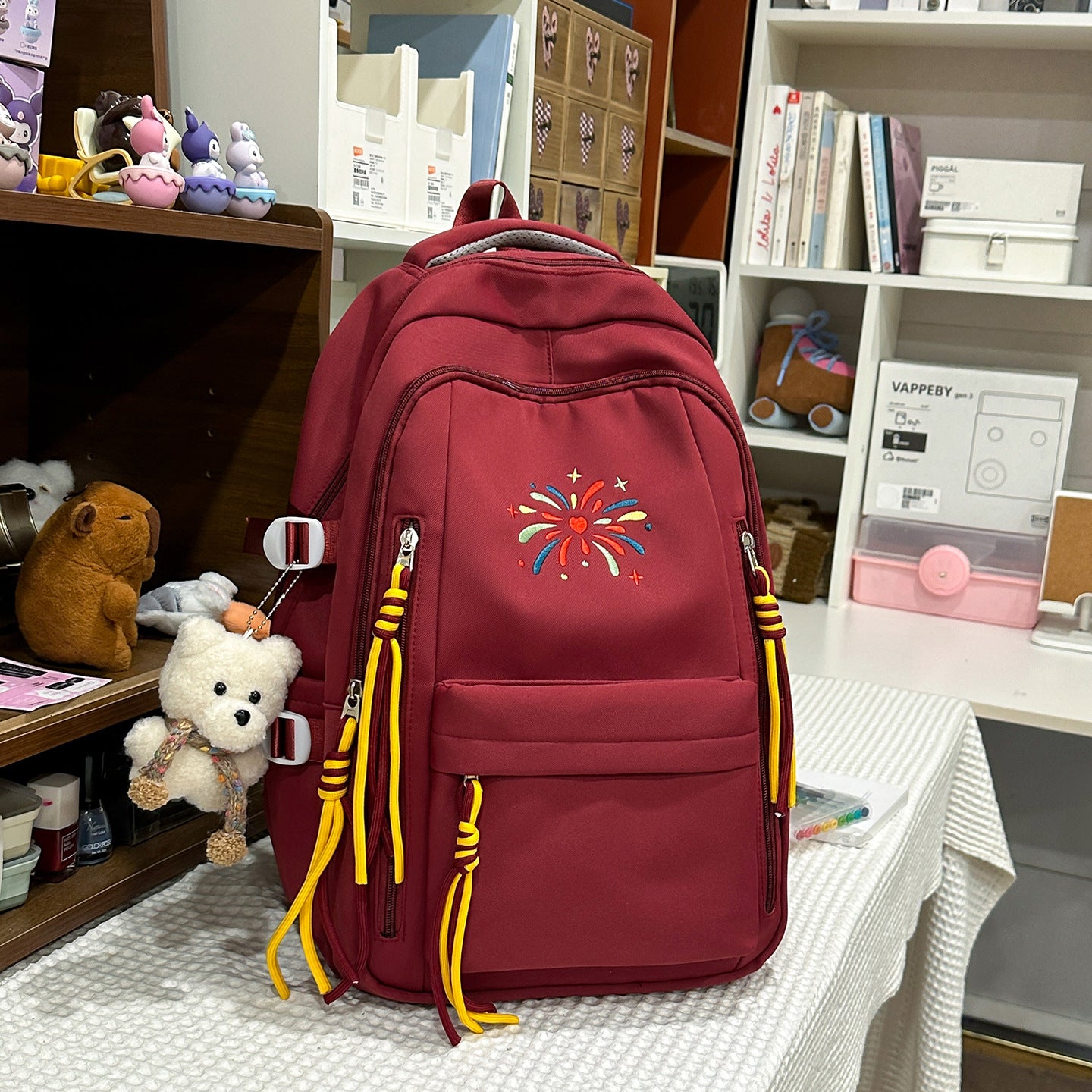 Rucksack mit Bunten Verzierungen und Innovativen Fächern Brehn
