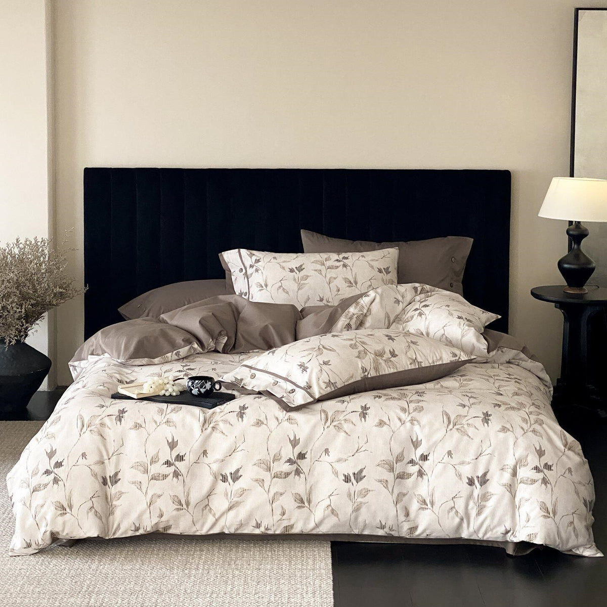 Bettbezug-Garnitur mit feinem Blatt-Jacquard, Knopfverschluss und Hotelnaht