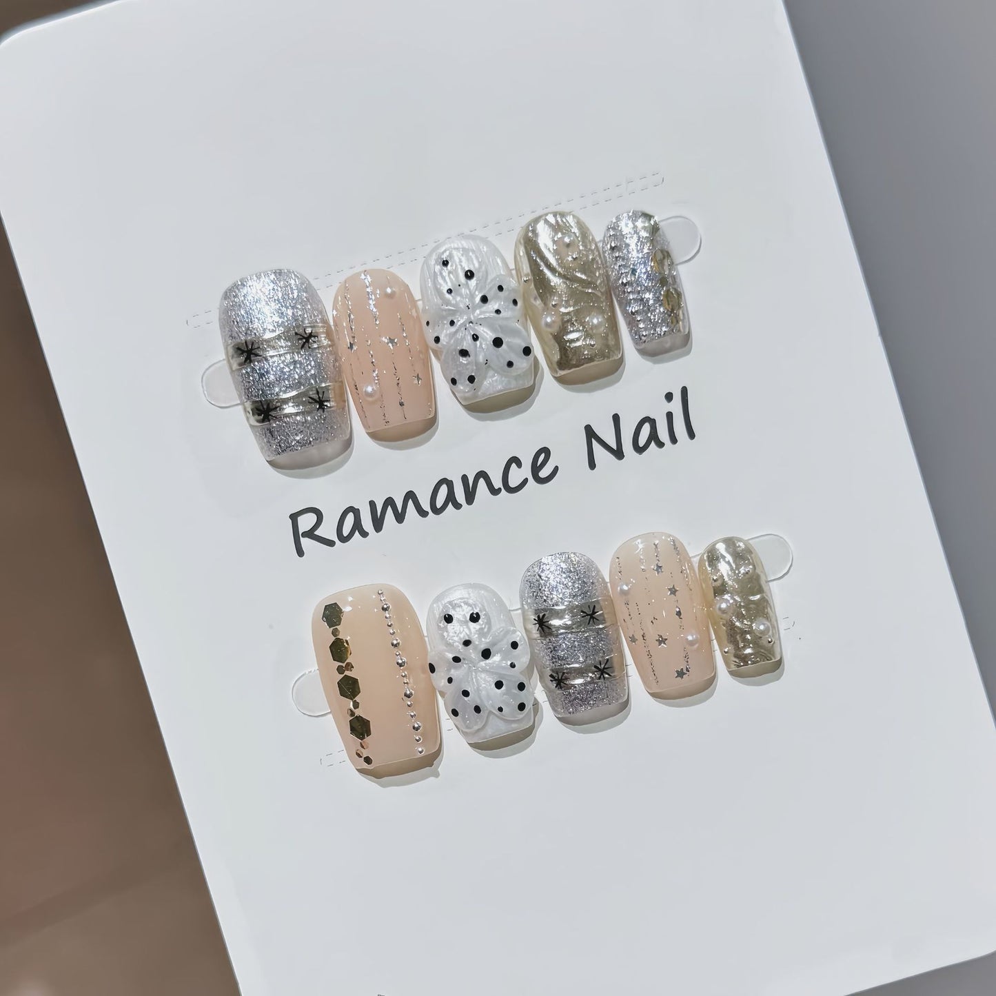 Stick-On Nail Art Brehn