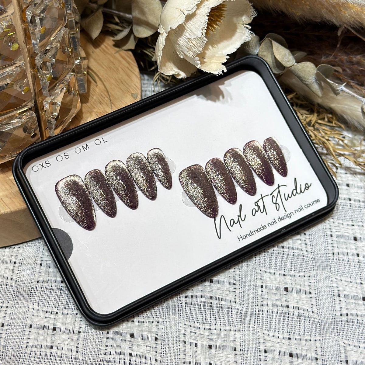 Glamouröser Stiletto Press-On Nagelset mit Glitzerfinish Brehn
