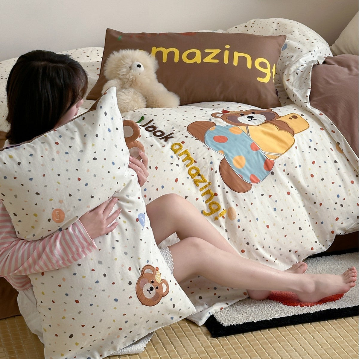 Kinder Baumwoll-Satin Bettwäsche Set mit gesticktem Bärenapplikation und Mikro-Herz-Print