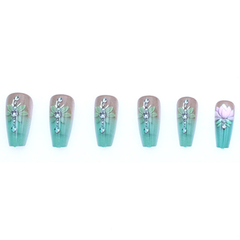 Elegante florale Edelstein-Nagelkunst Brehn