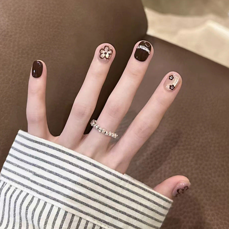 Glamouröses Press-On Nagelkunst-Set mit stylishen Edelstein-Akzenten Brehn