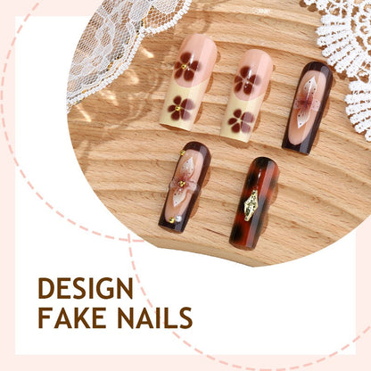 Künstliche Nail Art mit floralem und glamourösem Design Brehn
