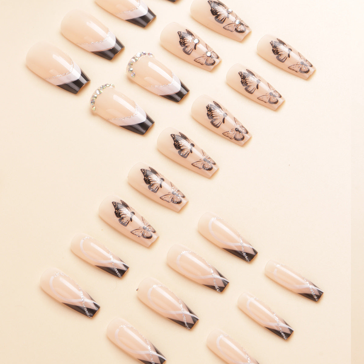 Künstlerische Lange Stiletto Press-On Nagelkunst mit Schmetterlingsdesign Brehn