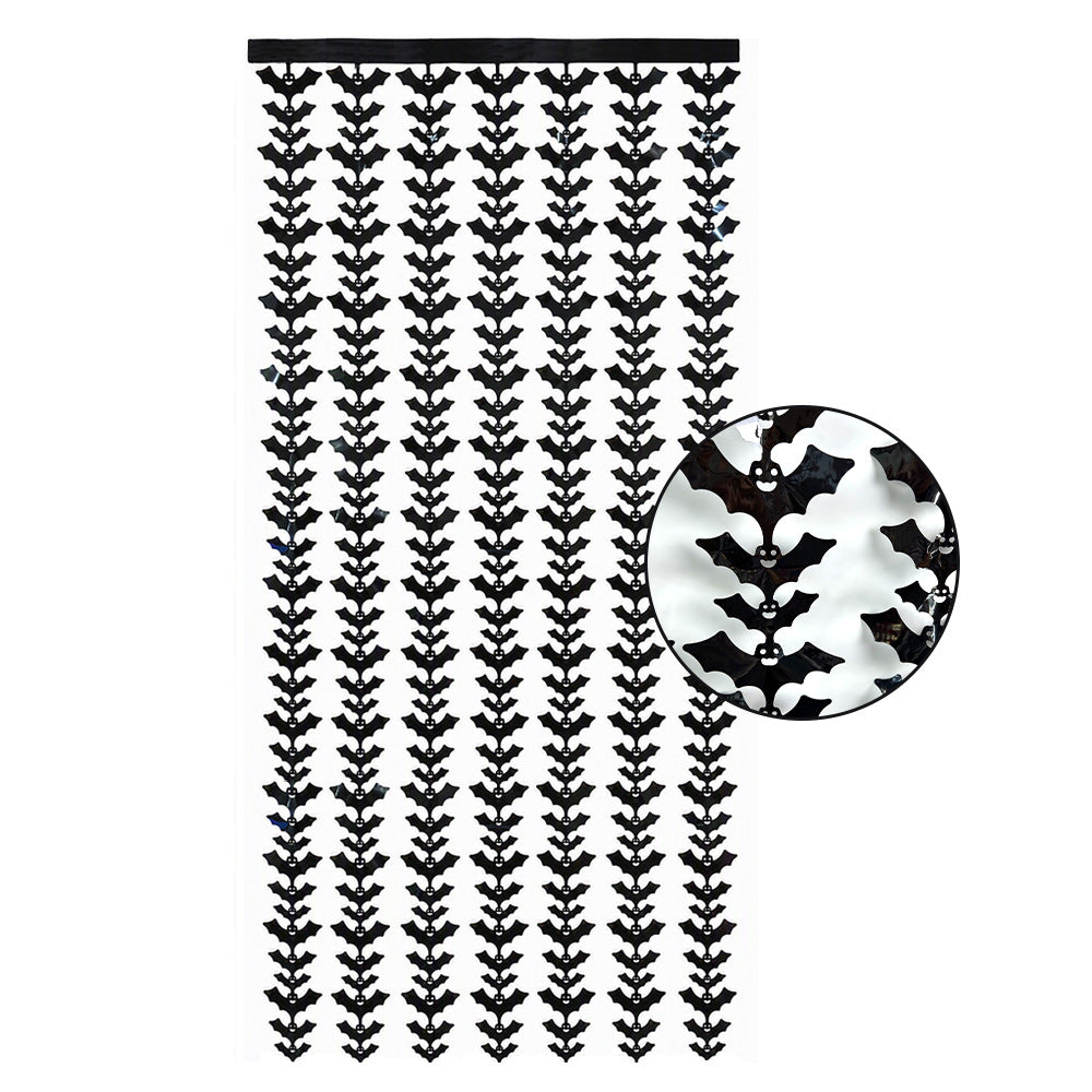 Hängender Halloween-Vorhang aus Metallic-Folienstreifen mit Fledermaus-Silhouetten