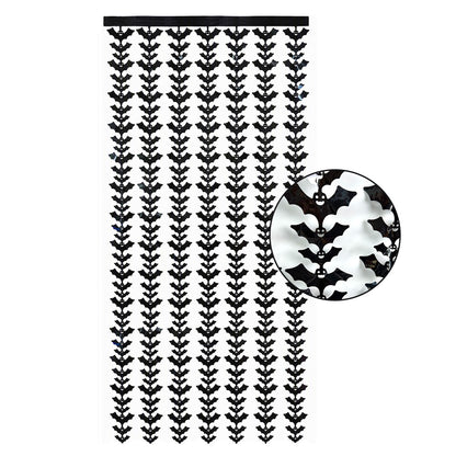 Hängender Halloween-Vorhang aus Metallic-Folienstreifen mit Fledermaus-Silhouetten