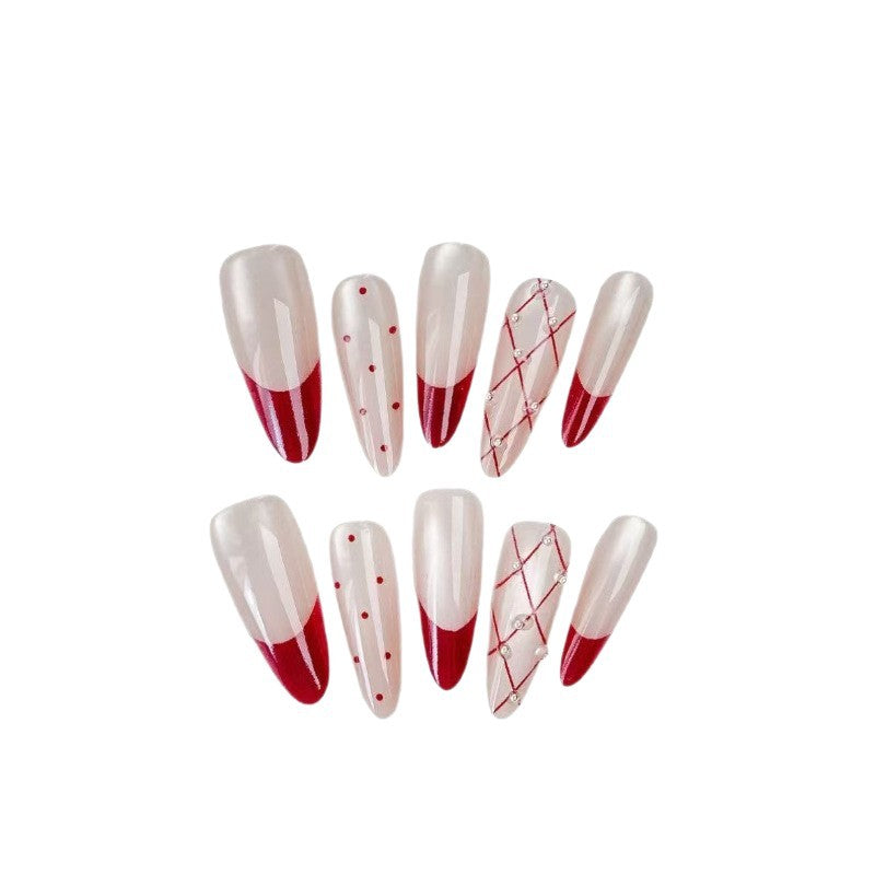 Elegante Kunstnagel-Set mit stilvollen roten Akzenten Brehn