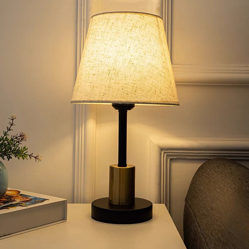 Moderne rustikale Tischlampe