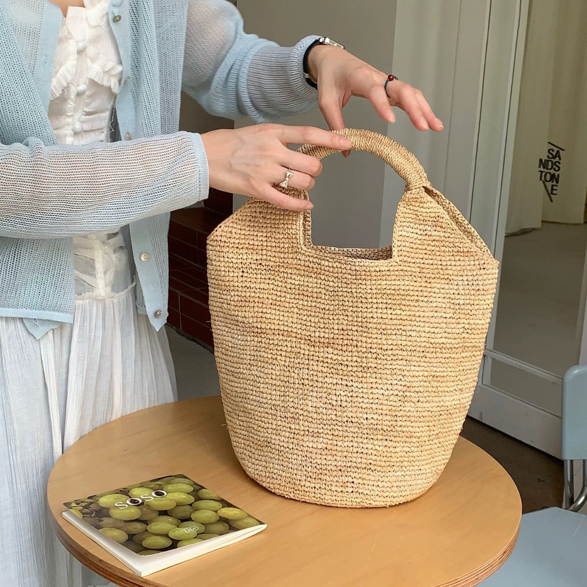 Handgefertigte Basttasche mit Modernen Akzenten Brehn