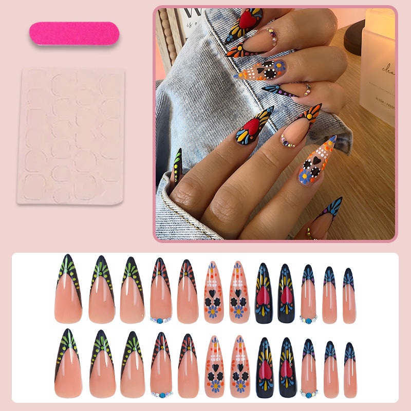 Kunstnagelset mit kreativen und bunten Musterdesigns Brehn
