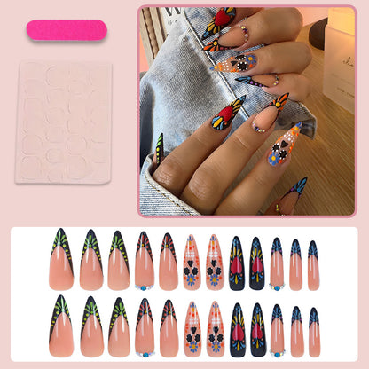 Kunstnagelset mit kreativen und bunten Musterdesigns Brehn