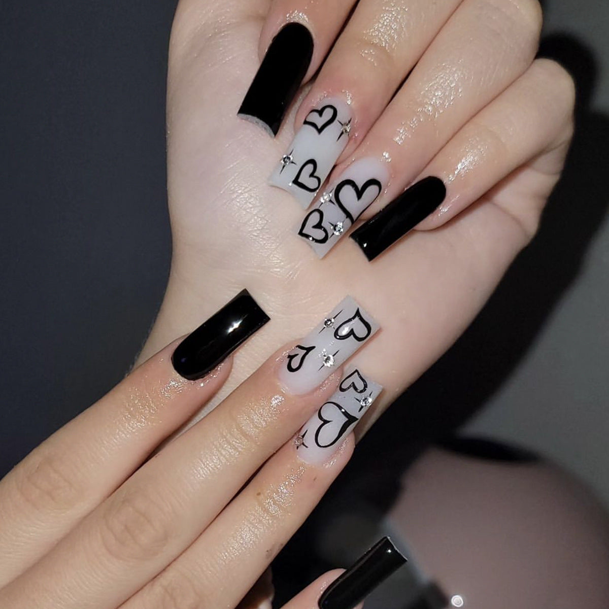 Künstlerisches Herzdesign Nail Art Brehn