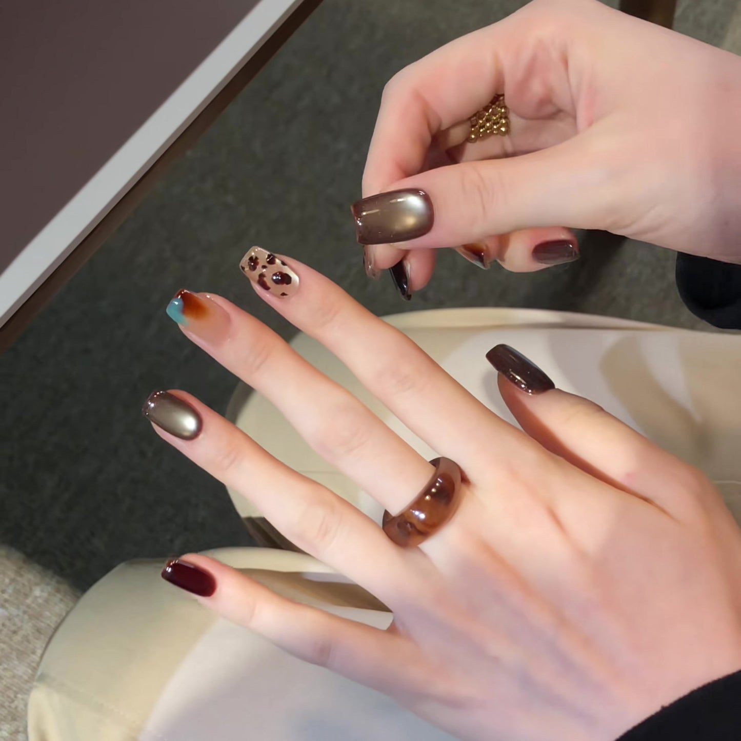 Künstlerisches Press-On Nageldesign Brehn