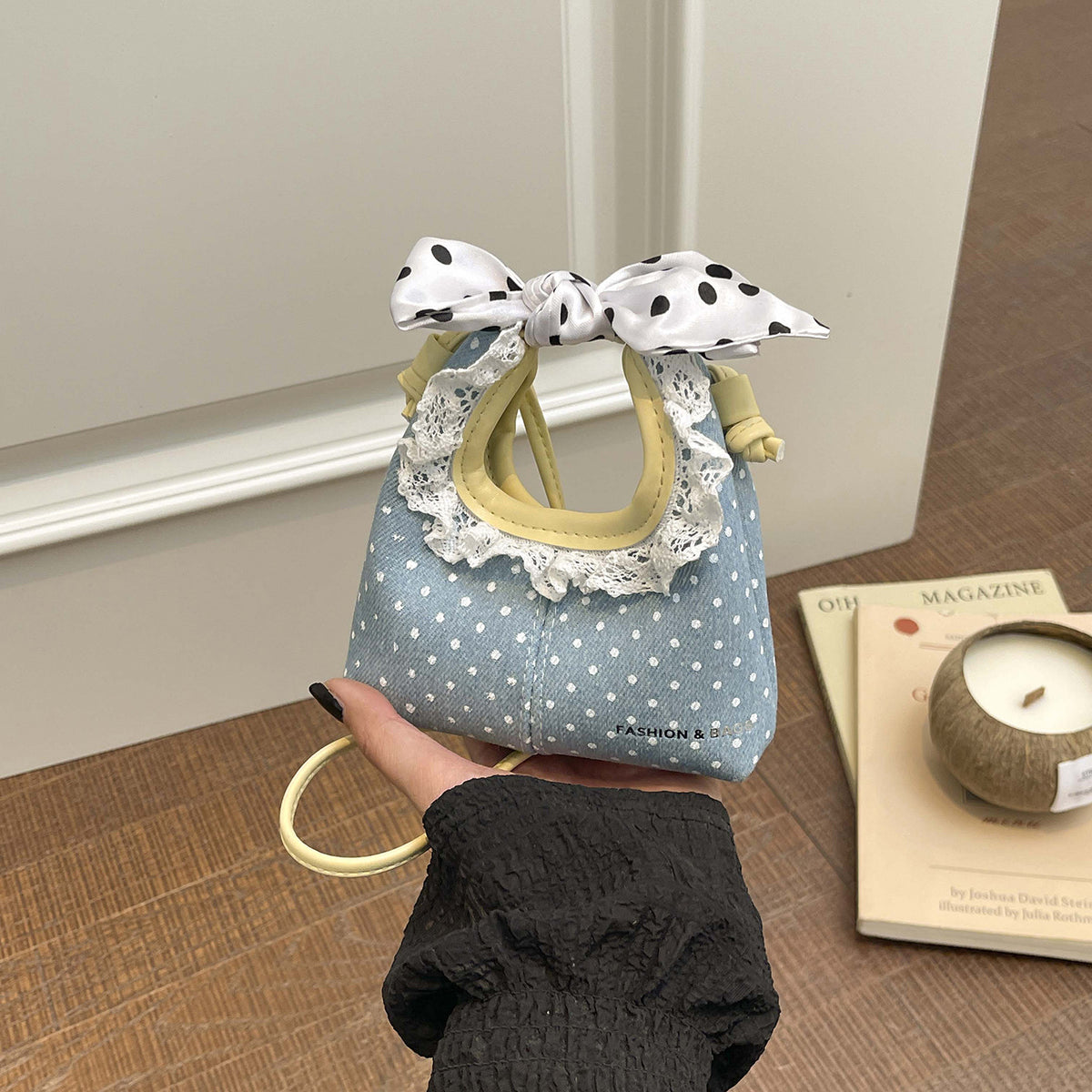 Stylische Mini-Schultertasche